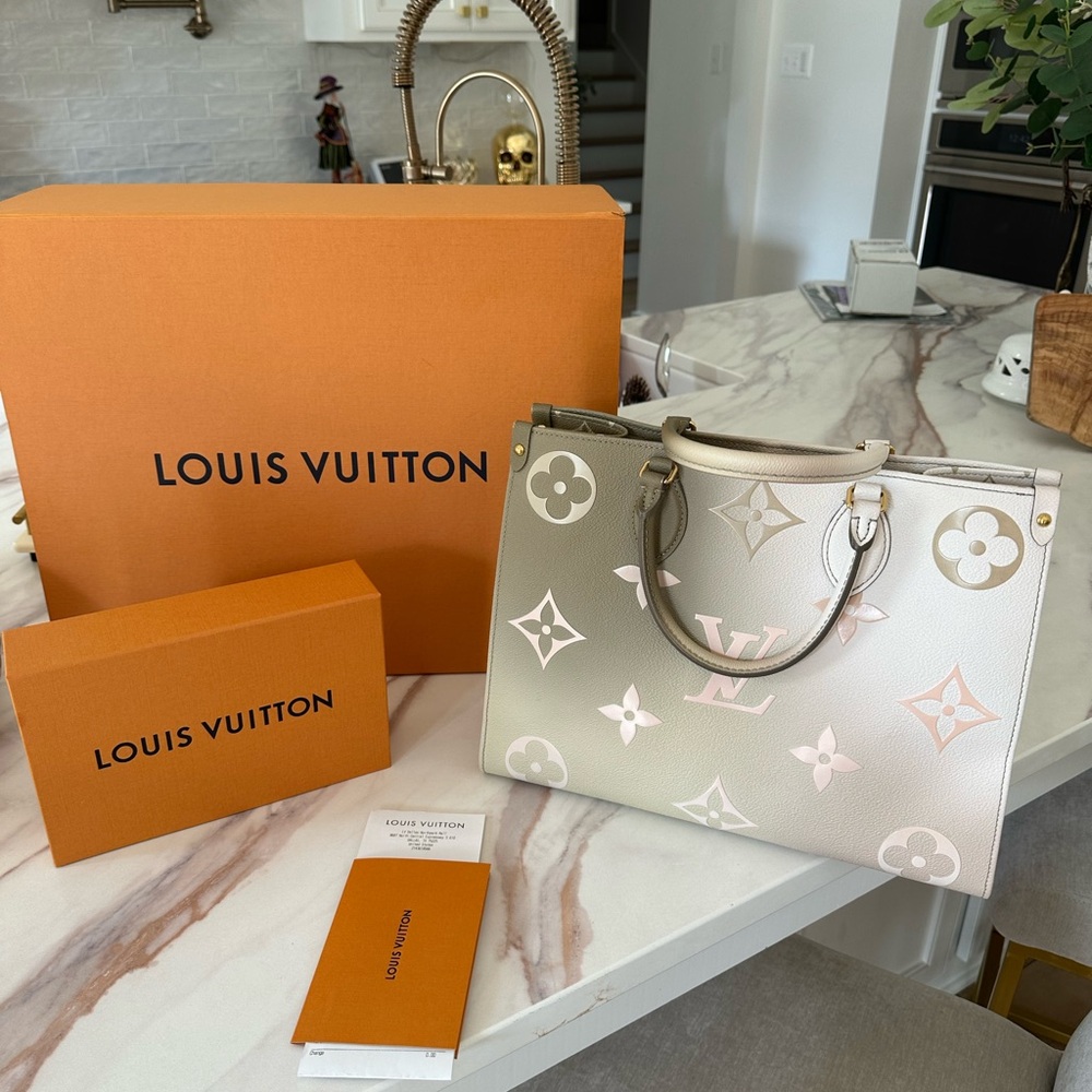 Authentic Louis Vuitton On The Go MM Sunset Kaki. 🌸👜